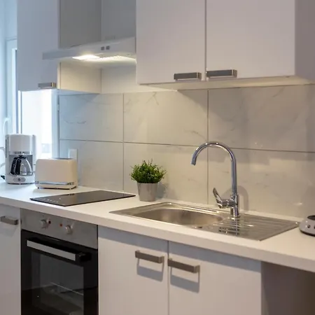 Loc Trotteur Le Fleur Des Champs F2 Cosy, Gare Sncf De Lourdes