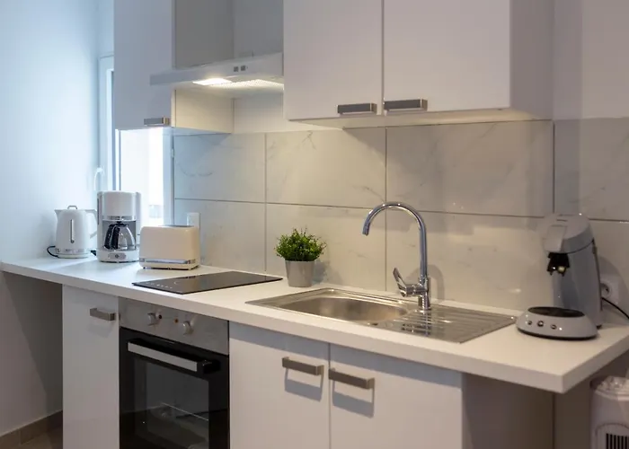 Loc Trotteur Le Fleur Des Champs F2 Cosy, Gare Sncf De ルルド